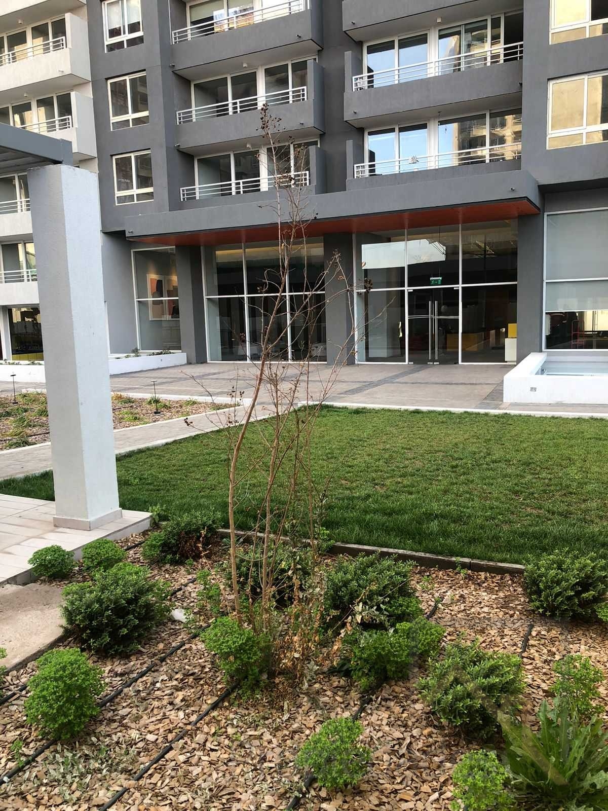 Amplio dpto 1D+1B, Balcon cerrado